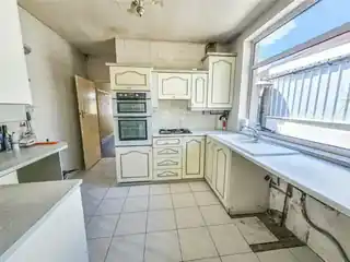 240 Pettits Lane North, photo 3