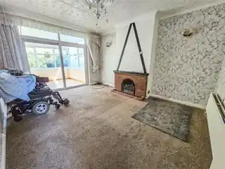 240 Pettits Lane North, photo 2