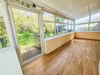 240 Pettits Lane North, photo 4