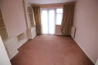 242 Hillcross Avenue, photo 4