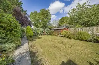 243 Harefield Road, photo 2