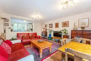 245 Tavistock Crescent, photo 3