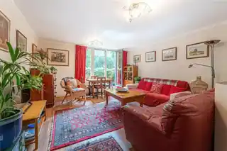 245 Tavistock Crescent, photo 4