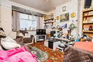249 Lansbury Drive, photo 2