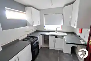 24A Brigstock Road, photo 3