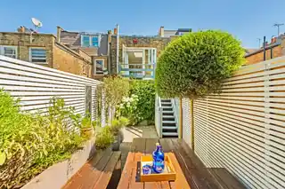 24A Broughton Road, photo 2