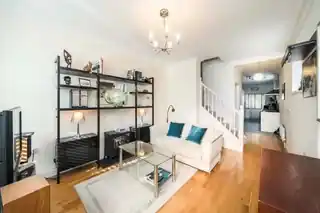 24A Glenhurst Road, photo 2