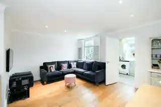 24A Tavistock Road, photo 2