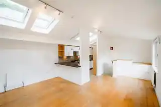 24C Nightingale Lane, photo 2