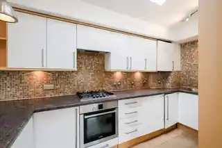 24C Nightingale Lane, photo 3