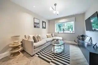 24F Coulsdon Court Road, photo 3