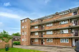 25 Abbess Close, photo 2