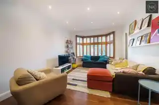 25 Abbotsford Gardens, photo 2