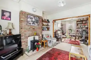 25 Avenell Road, photo 2