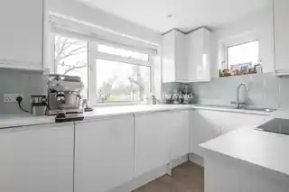 25 Bramley Close, photo 3