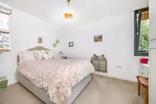 25 Britten Close, photo 4