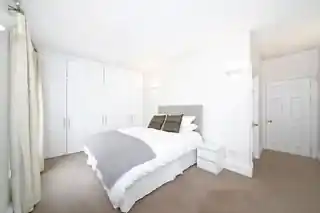 25 Carlyle Court, photo 4