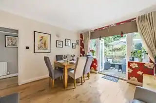 25 Coombe Wood Hill, photo 4