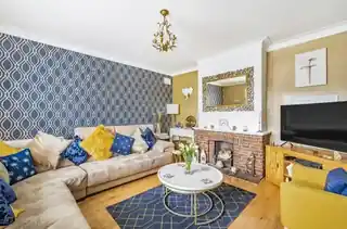 25 Coombe Wood Hill, photo 2