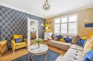 25 Coombe Wood Hill, photo 3