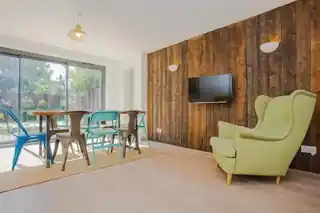 25 Credon Road, photo 3