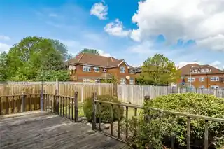 25 Crothall Close, photo 3