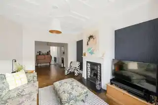 25 Esmond Road, photo 3