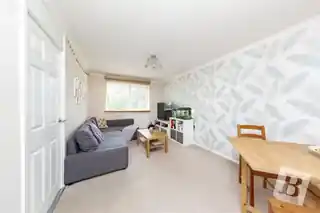 25 Harkness Close, photo 2