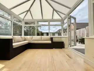 25 Holt Road, photo 2