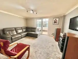 25 Holt Road, photo 4
