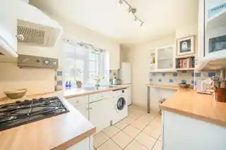25 Inigo Jones Road, photo 3