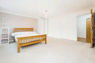 25 Lacewing Close, photo 4