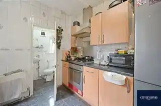 25 Lancelot Road, photo 2