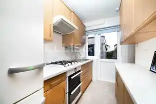 25 Lee Road, photo 2