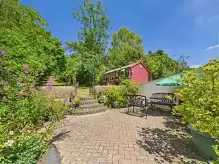 25 Mead Way, photo 2