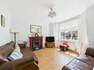 25 Mead Way, photo 3