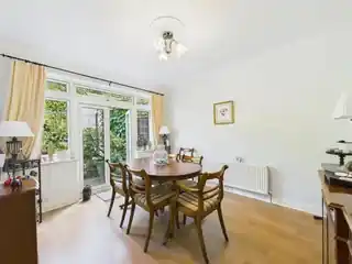 25 Mead Way, photo 4