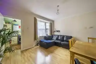25 Morteyne Road, photo 2