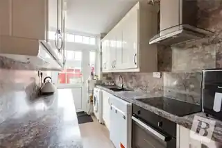 25 Nutbrowne Road, photo 2