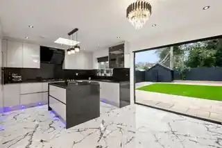 25 Orchard Waye, photo 2