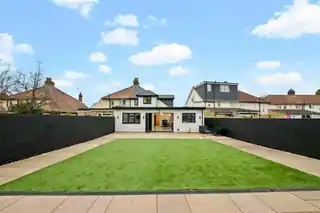 25 Orchard Waye, photo 3