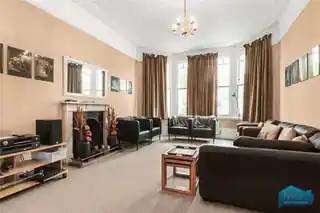 25 Redbourne Avenue, photo 4