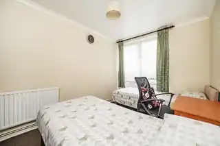 25 Rounton Road, photo 3