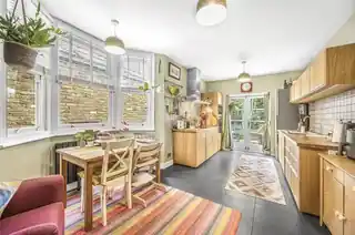 25 Sirdar Road, photo 2