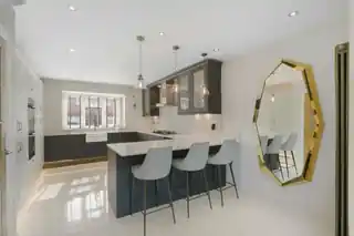 25 Tintagel Drive, photo 2
