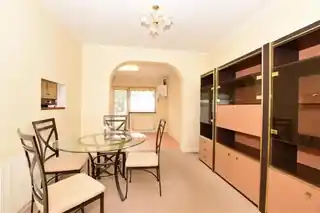 25 Tiverton Avenue, photo 3