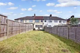 25 Tiverton Avenue, photo 2
