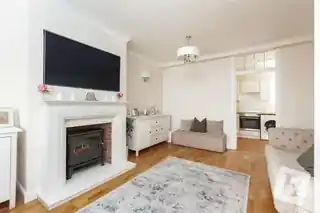 250 Corbets Tey Road, photo 3