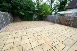 253 Eastcote Lane, photo 3