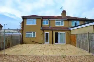 253 Eastcote Lane, photo 2